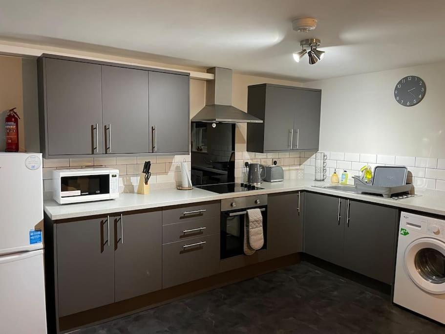 Maple House - 2 Bedroom House With Free Parking In Town By Shortstays4U King's Lynn Bagian luar foto